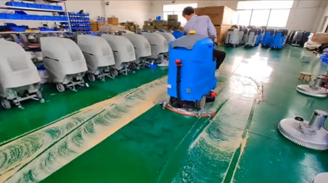 德宏2023年还在用人工的物业保洁不妨试试洗地机吧